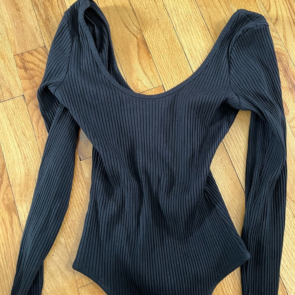 Aritzia Wilfred black long sleeve bodysuit worn once perfect condition size M